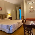 Domaine Hias Bed & Breakfast Angoumé